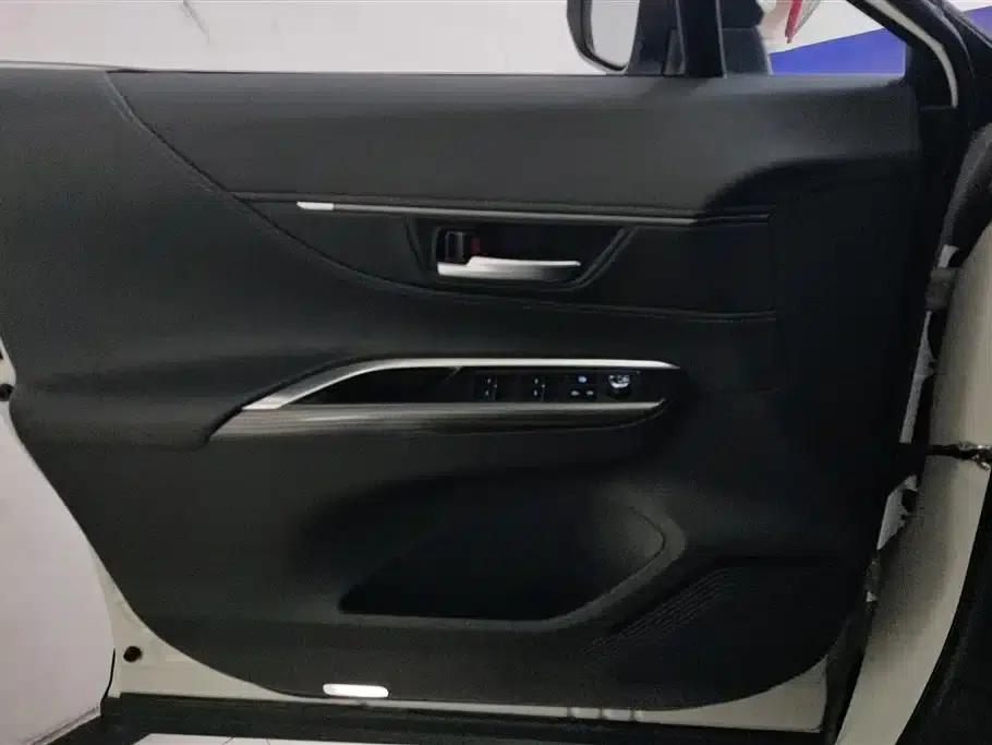 Venza 2022 2.0L CVT 2WD Premium Edition — миниатюра 7