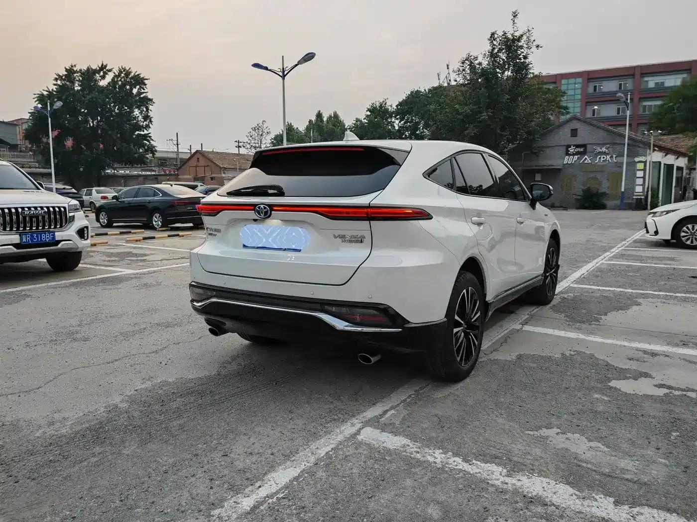 Venza 2022 Hybrid 2.5L CVT 4WD Supreme Edition — миниатюра 20