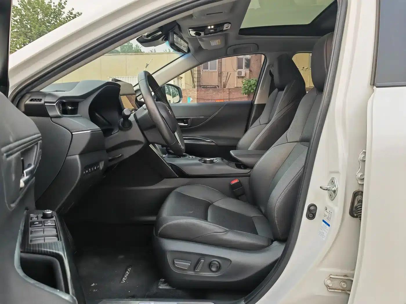 Venza 2022 Hybrid 2.5L CVT 4WD Supreme Edition — миниатюра 3