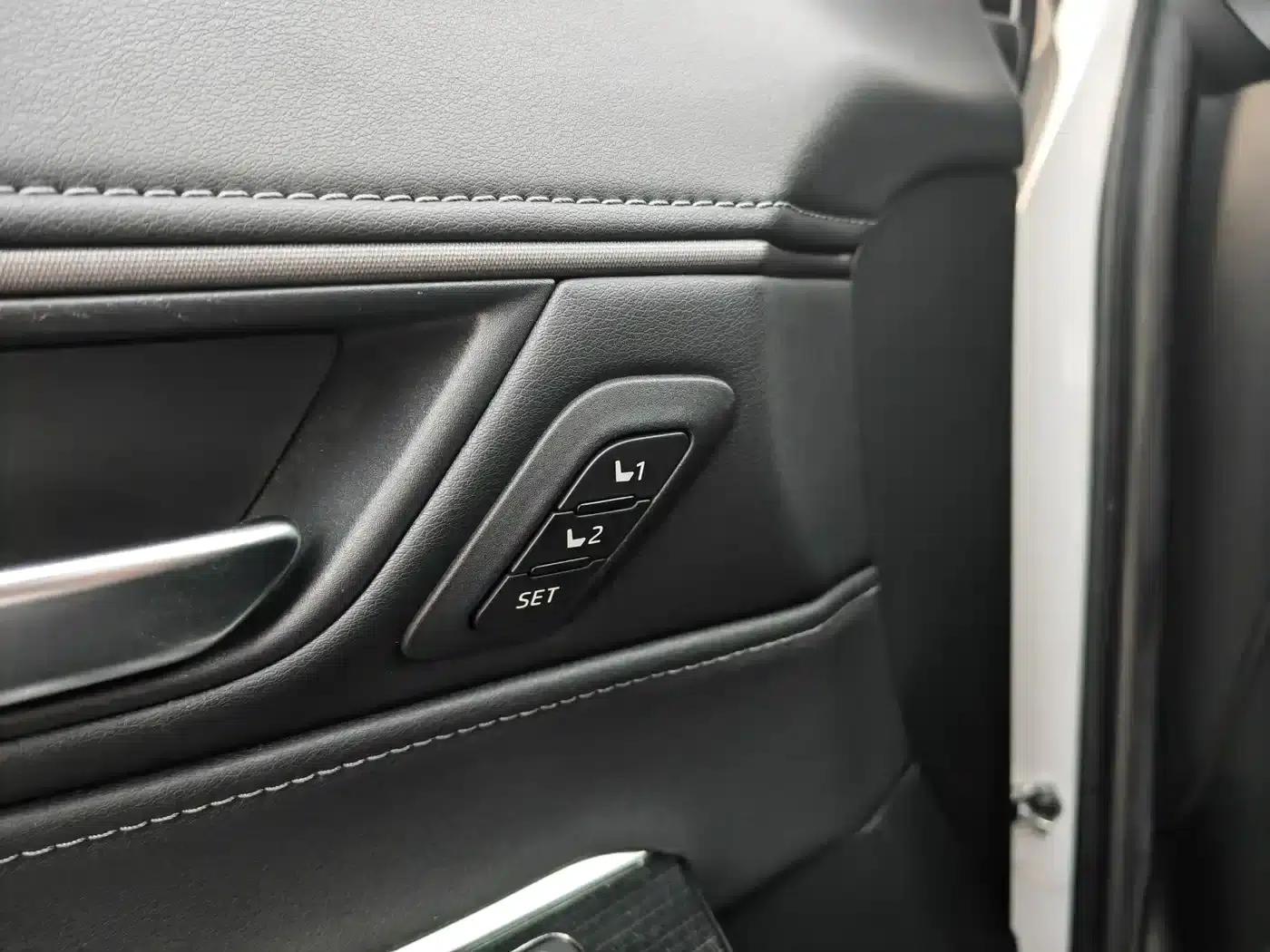 Venza 2022 Hybrid 2.5L CVT 4WD Supreme Edition — миниатюра 5