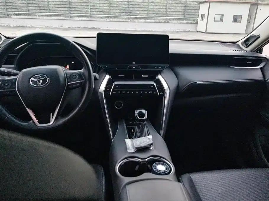 Venza 2022 2.0L CVT 2WD Premium Edition — миниатюра 12