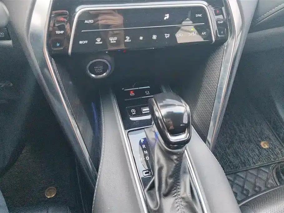 Venza 2022 2.0L CVT 2WD Premium Edition — миниатюра 16