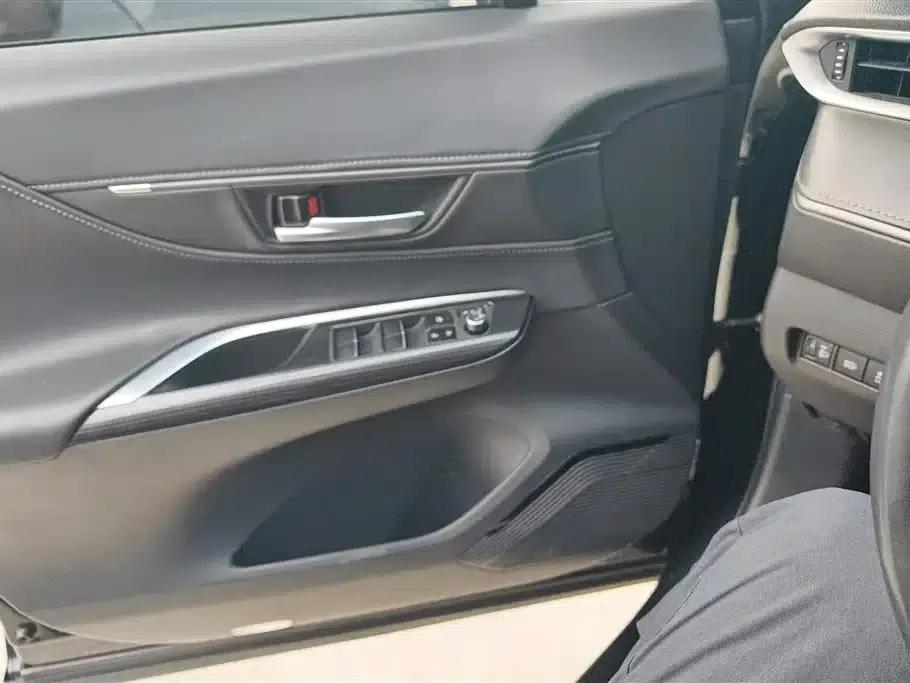 Venza 2022 2.0L CVT 2WD Premium Edition — миниатюра 7