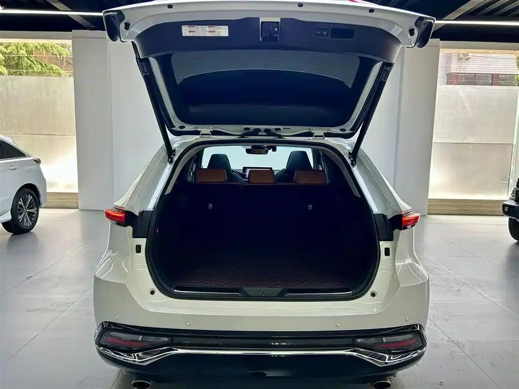 Venza 2022 2.0L CVT 2WD Premium Edition — миниатюра 10