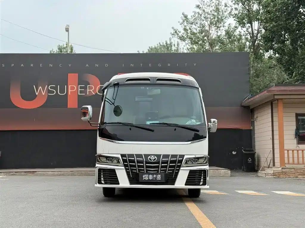 2023 Toyota Coaster RV, 4.0L Manual — миниатюра 2