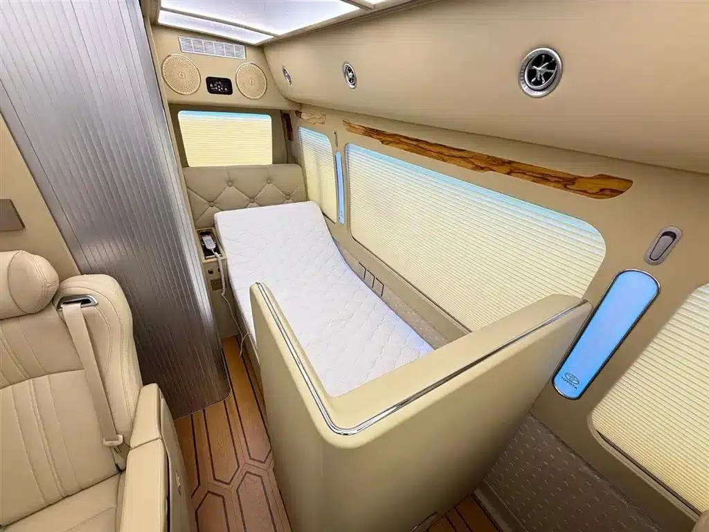 2023 Toyota Coaster RV, 4.0L Manual — миниатюра 15