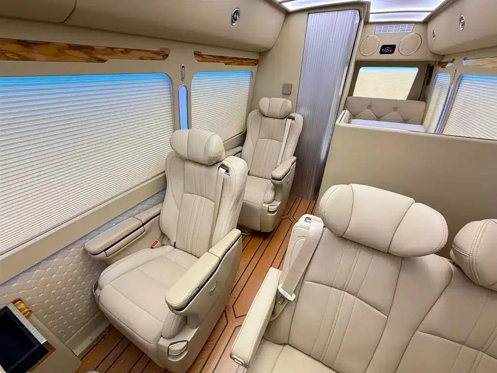 2023 Toyota Coaster RV, 4.0L Manual — миниатюра 16