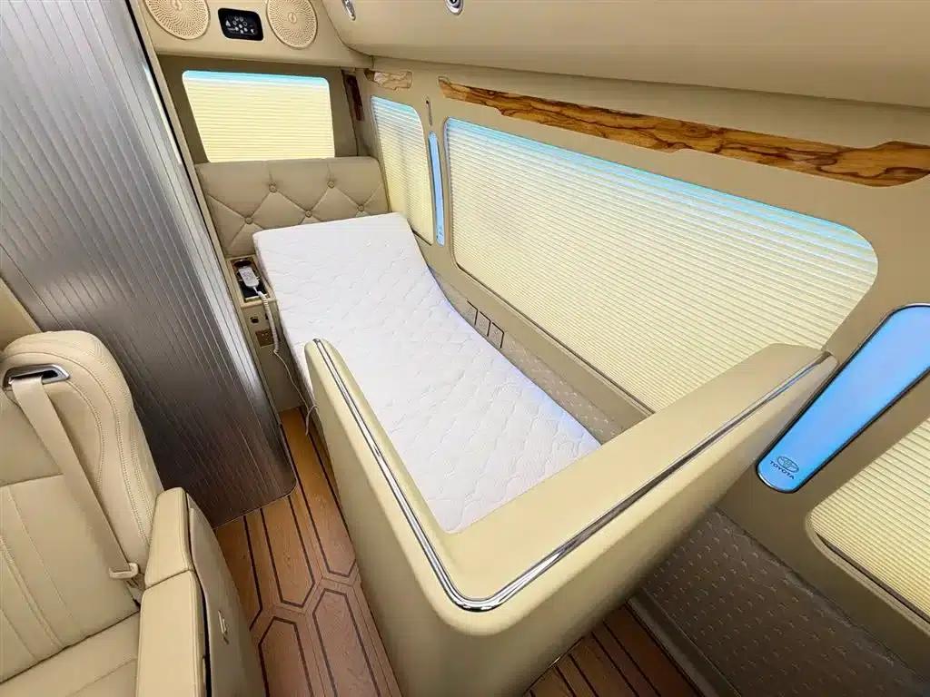 2023 Toyota Coaster RV, 4.0L Manual — миниатюра 17