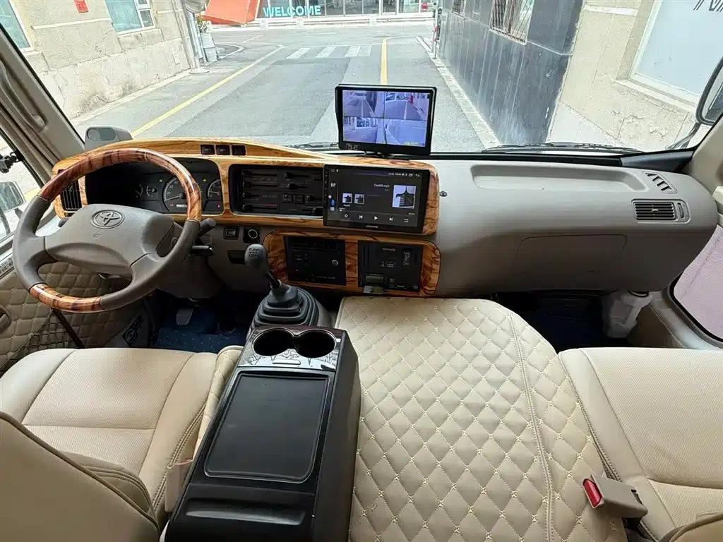 2023 Toyota Coaster RV, 4.0L Manual — миниатюра 25
