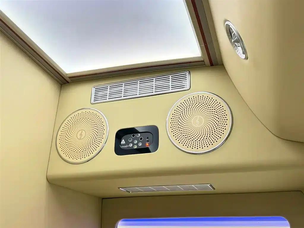 2023 Toyota Coaster RV, 4.0L Manual — миниатюра 29