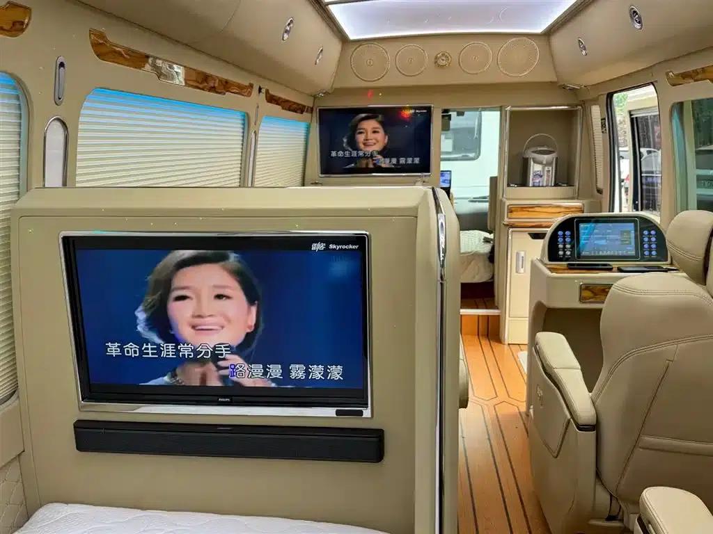 2023 Toyota Coaster RV, 4.0L Manual — миниатюра 33