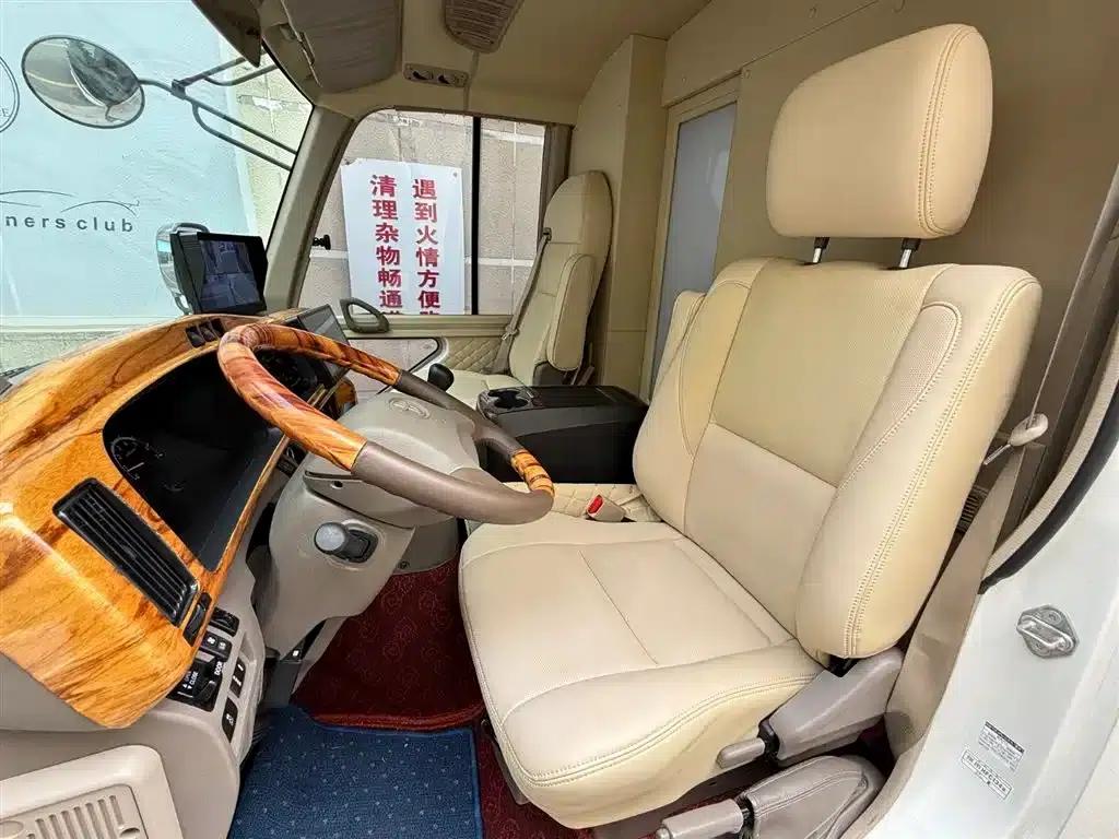 2023 Toyota Coaster RV, 4.0L Manual — миниатюра 6