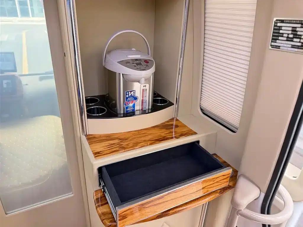 2023 Toyota Coaster RV, 4.0L Manual — миниатюра 8