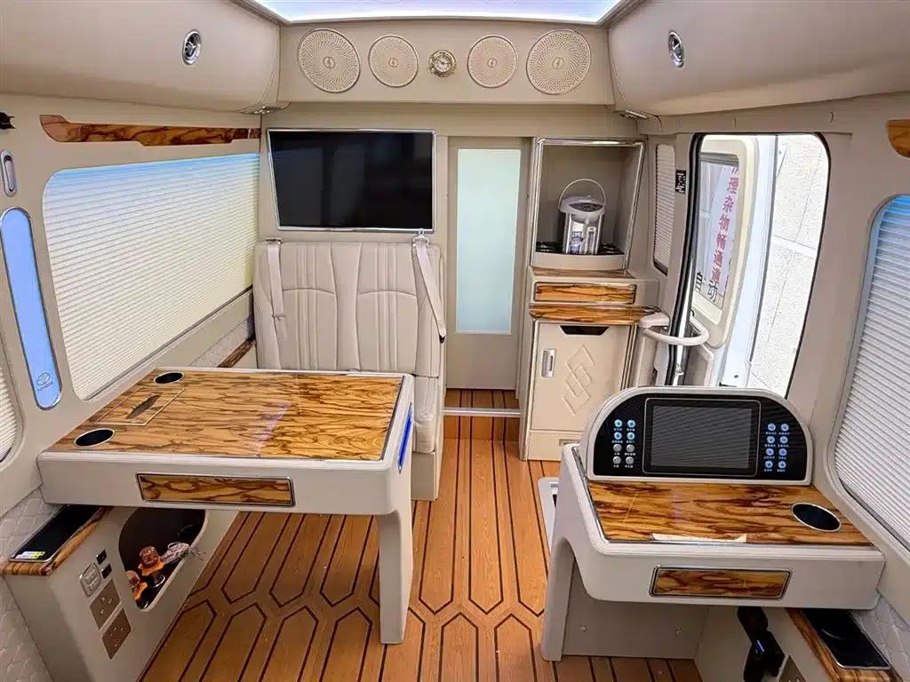 2023 Toyota Coaster RV, 4.0L Manual — миниатюра 9