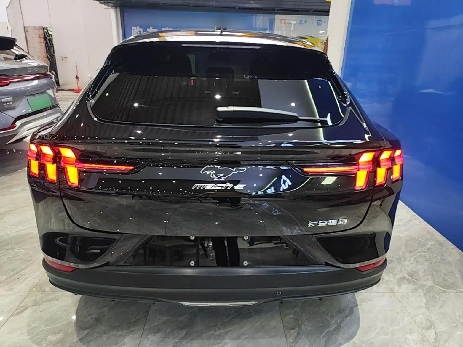 Ford Mustang Mach-E 2021 Leap Edition Rear-Drive Version (Standard Range) — миниатюра 3