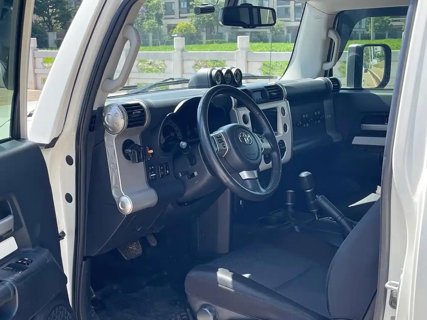 2018 FJ Cruiser 4.0L Automatic — миниатюра 7