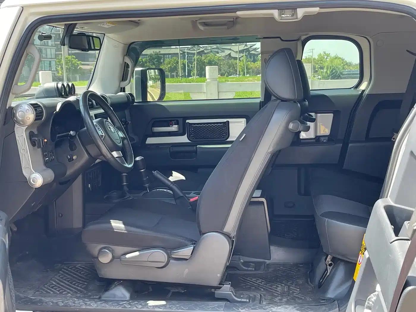 2018 FJ Cruiser 4.0L Automatic — миниатюра 8