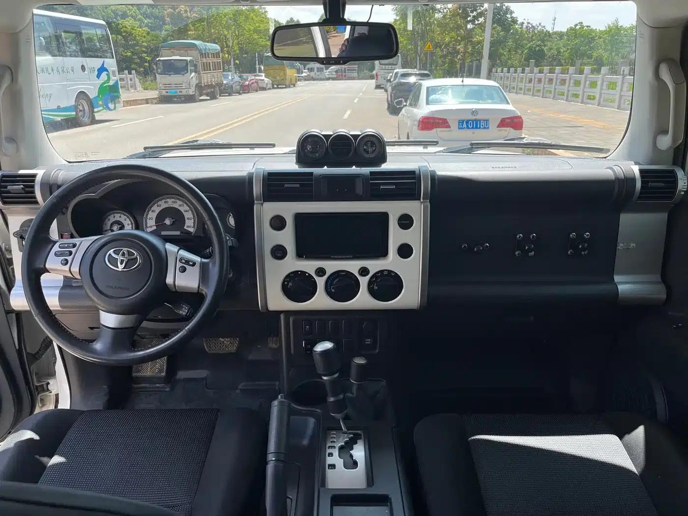 2018 FJ Cruiser 4.0L Automatic — миниатюра 9