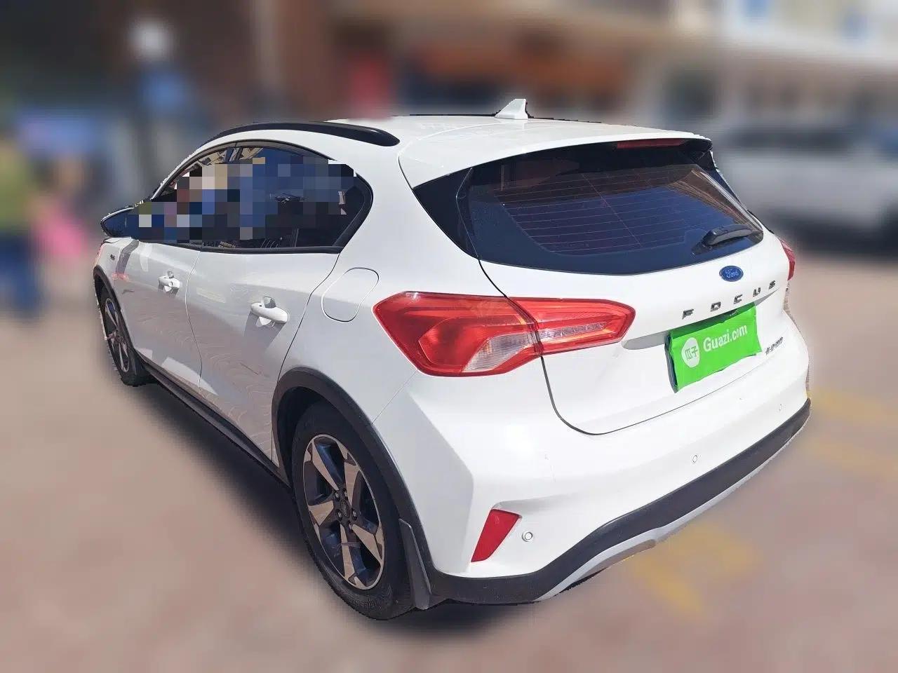Ford Focus Active 2020 EcoBoost 180 Automatic Trendy Model — миниатюра 4