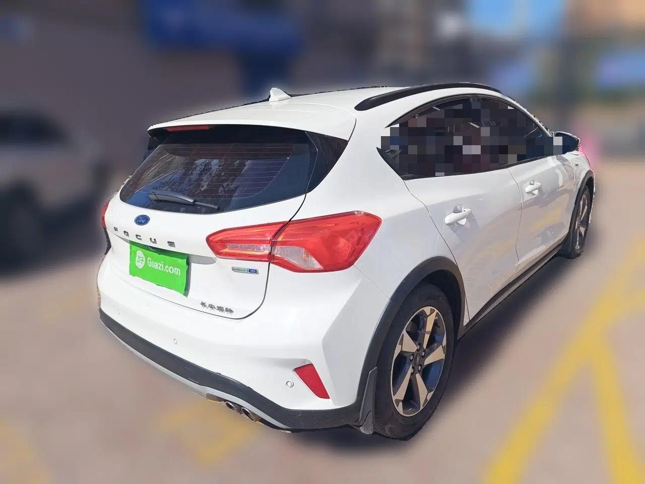 Ford Focus Active 2020 EcoBoost 180 Automatic Trendy Model — миниатюра 6