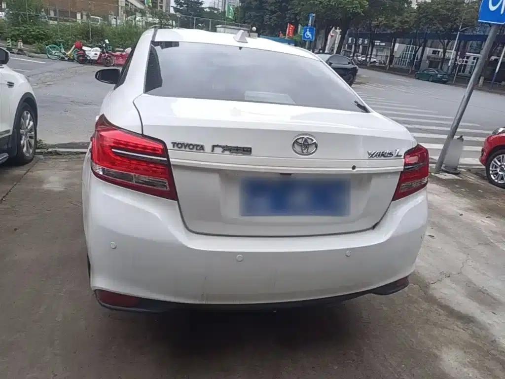 YARiS L 2017 1.5E CVT Dynamic Edition — миниатюра 6