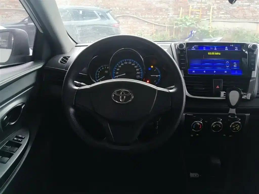 YARiS L 2017 1.5E CVT Dynamic Edition — миниатюра 11
