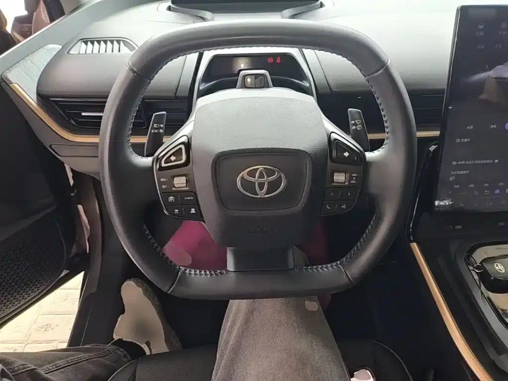 Toyota bZ3 2023 model, 616km long range Premium — миниатюра 11