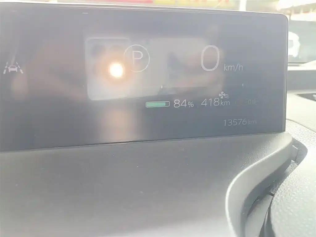 Toyota bZ3 2023 model, 616km long range Premium — миниатюра 12