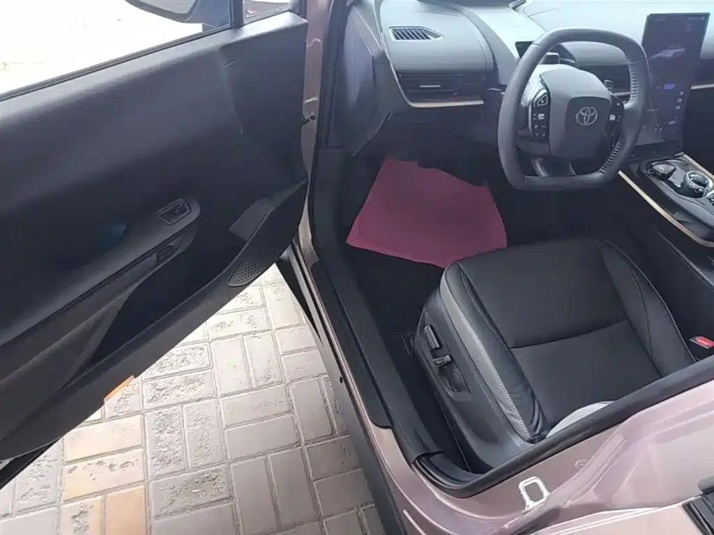 Toyota bZ3 2023 model, 616km long range Premium — миниатюра 16