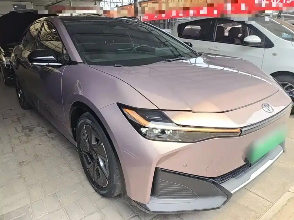 Toyota bZ3 2023 model, 616km long range Premium — миниатюра 4