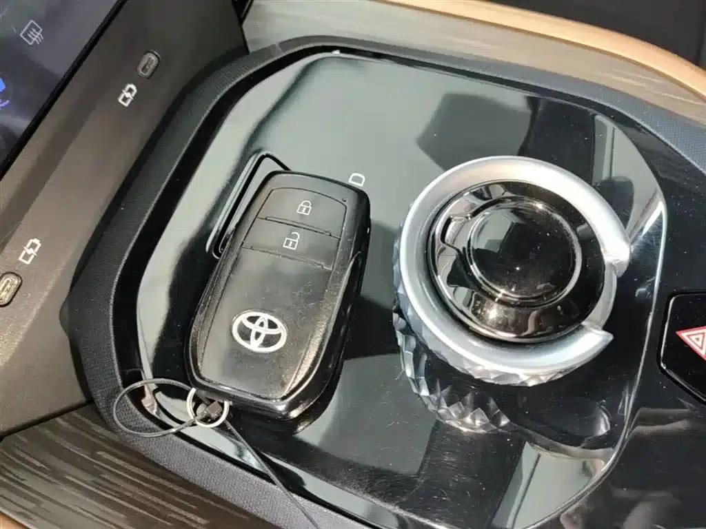 Toyota bZ3 2023 model, 616km long range Premium — миниатюра 9