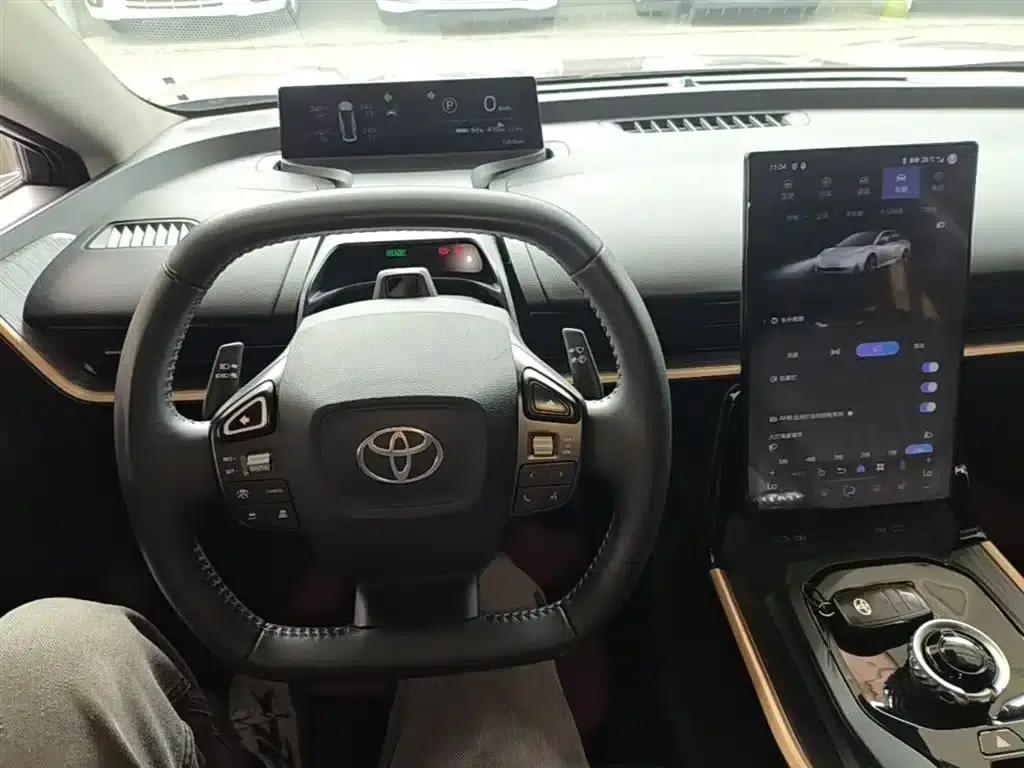 Toyota bZ3 2023 model, 616km long range Premium — миниатюра 10
