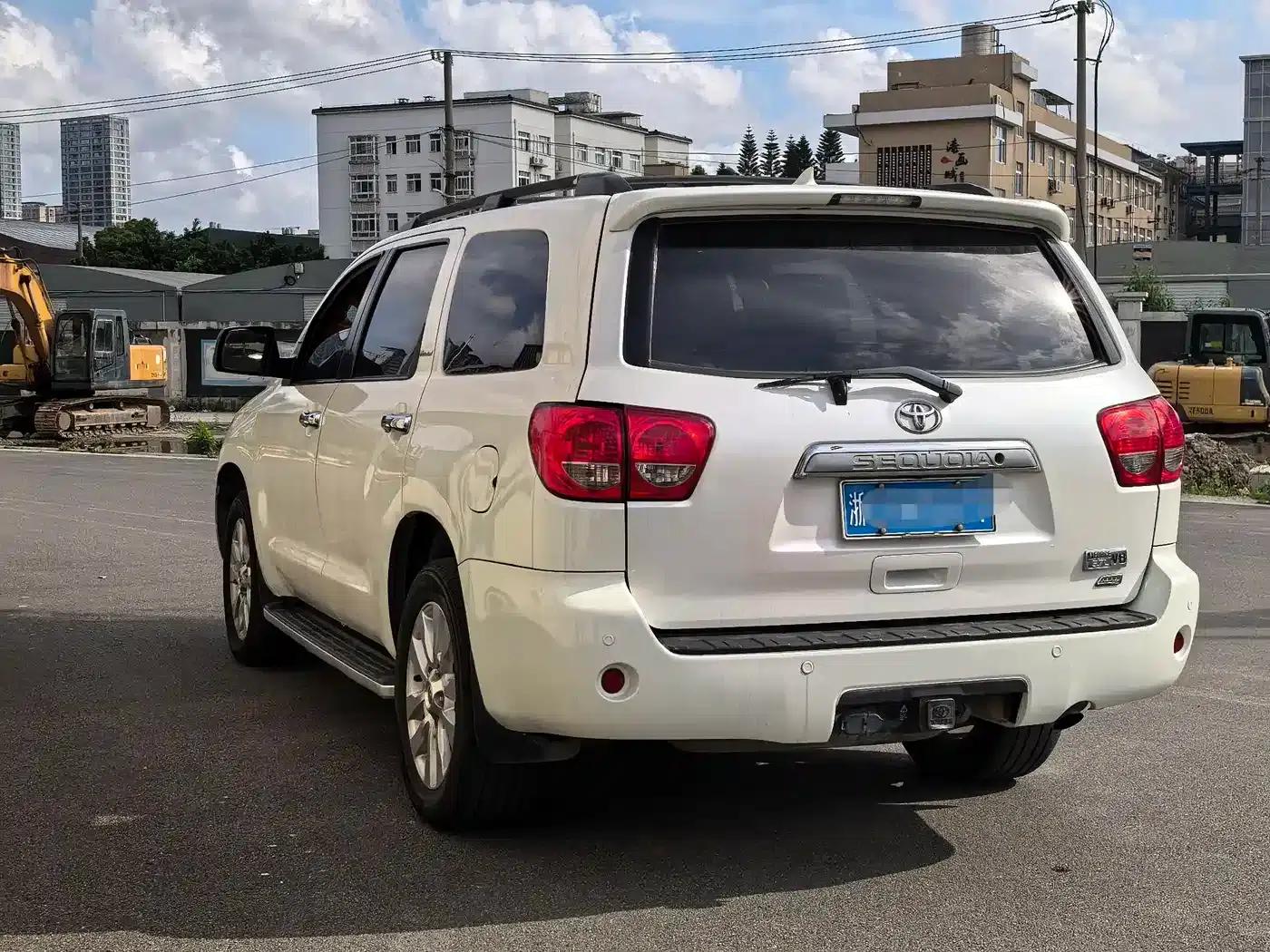 Sequoia 2010 5.7 Platinum Edition — миниатюра 11