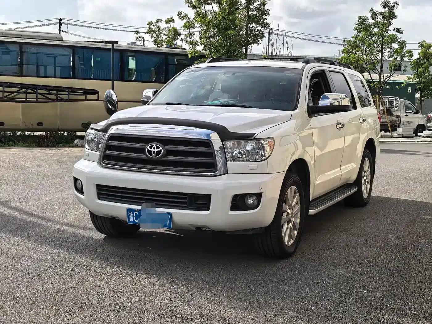 Sequoia 2010 5.7 Platinum Edition — миниатюра 3