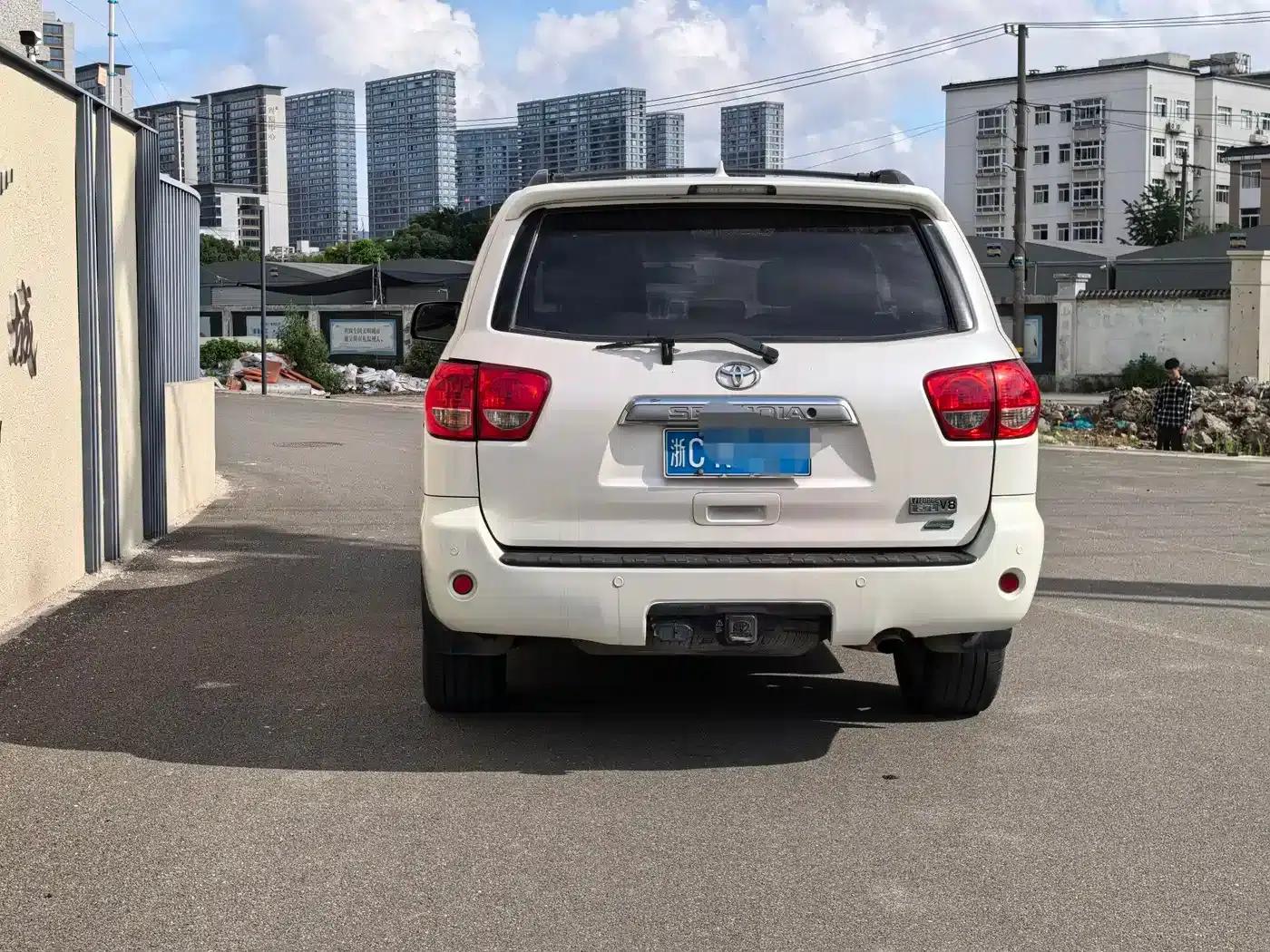 Sequoia 2010 5.7 Platinum Edition — миниатюра 10