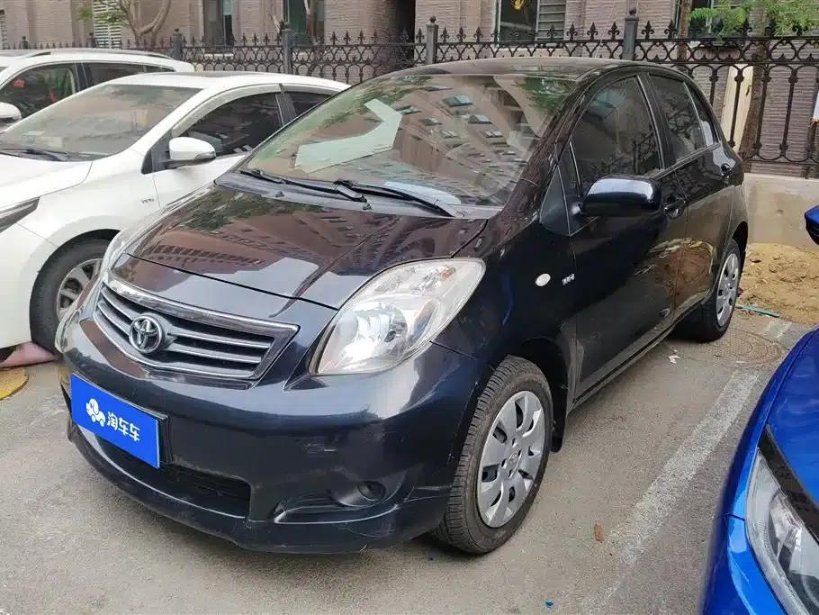 2011 Toyota Yaris 1.6E Automatic Dynamic Edition — миниатюра 1