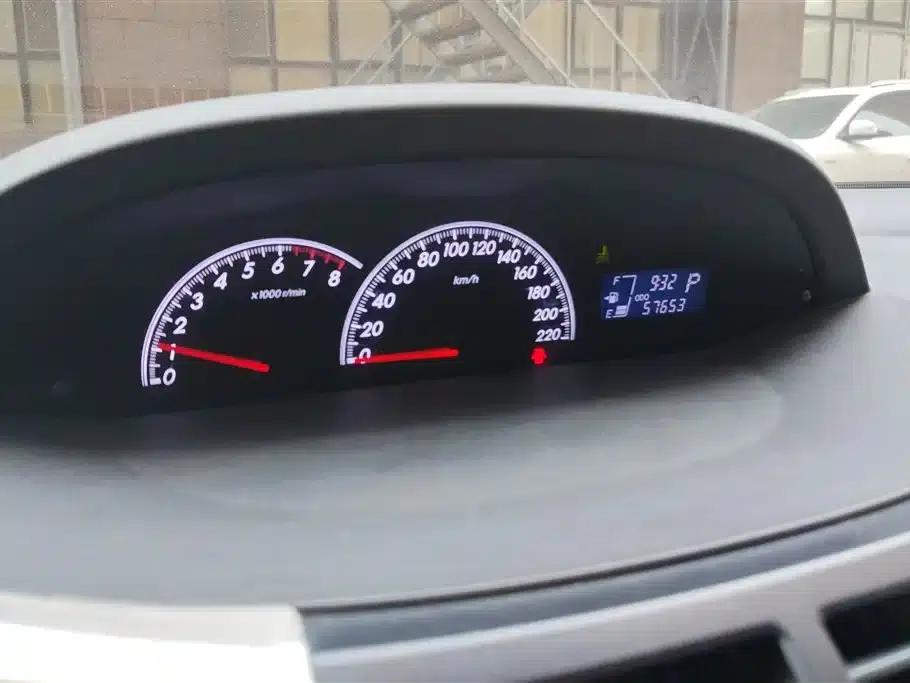 2011 Toyota Yaris 1.6E Automatic Dynamic Edition — миниатюра 14