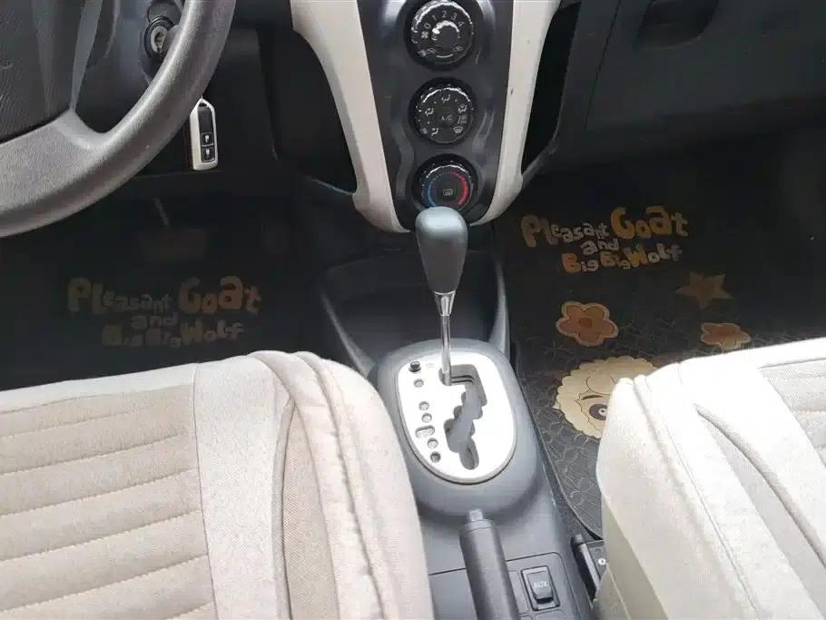2011 Toyota Yaris 1.6E Automatic Dynamic Edition — миниатюра 16