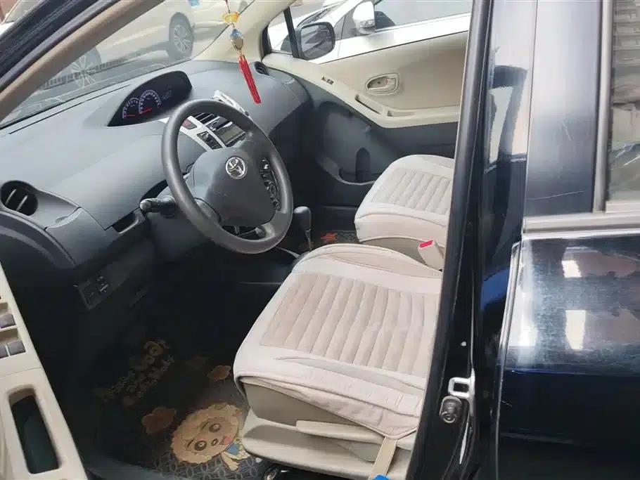 2011 Toyota Yaris 1.6E Automatic Dynamic Edition — миниатюра 9