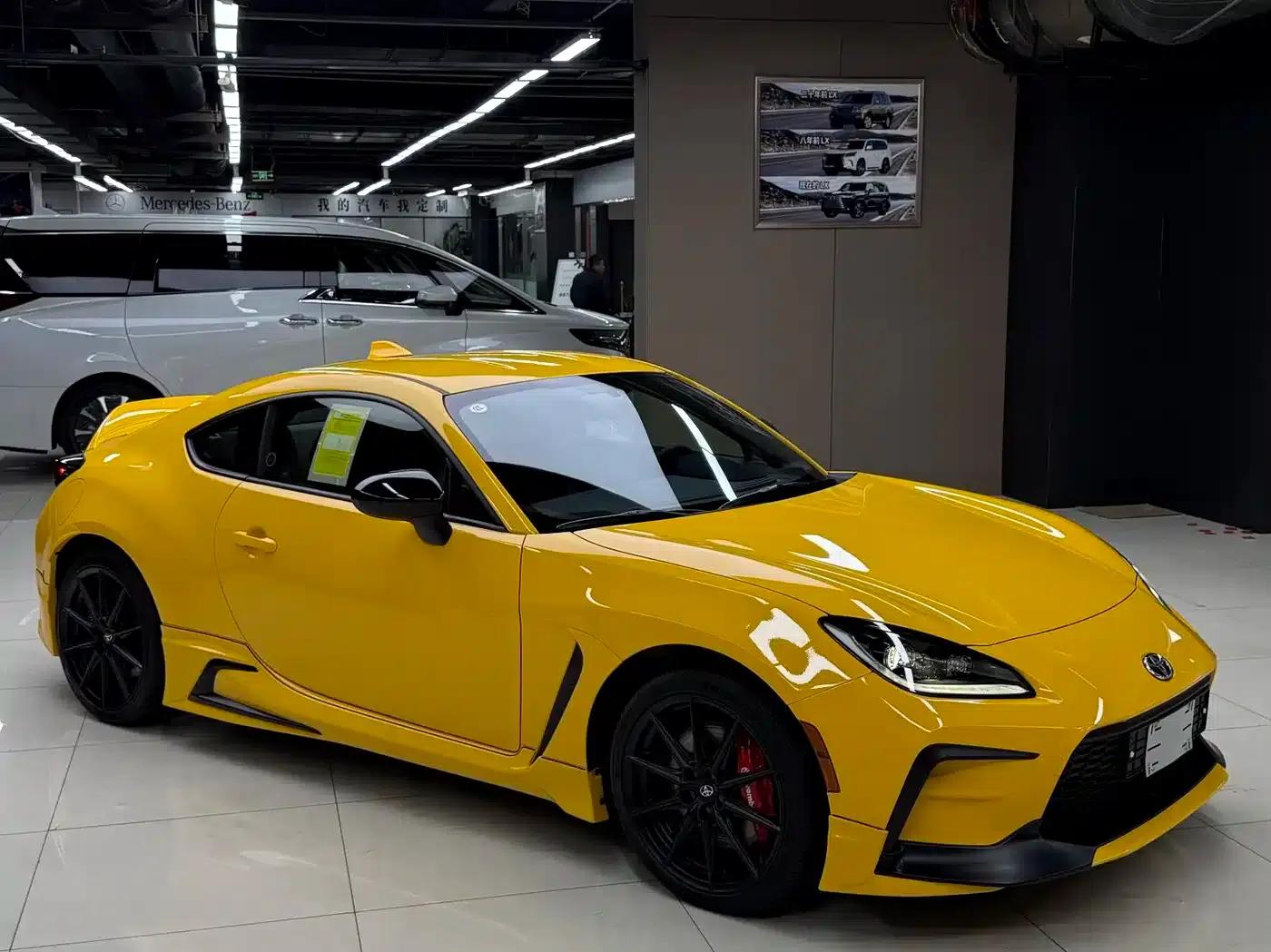Toyota 86 2026 2.4L GR 86 Yuzu Limited Edition — миниатюра 2