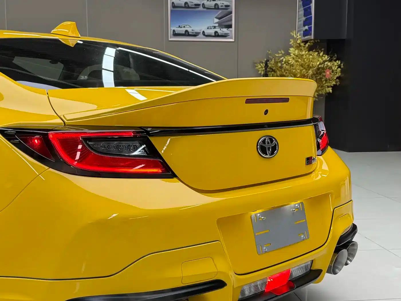Toyota 86 2026 2.4L GR 86 Yuzu Limited Edition — миниатюра 11