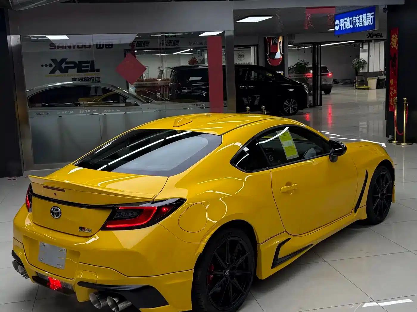 Toyota 86 2026 2.4L GR 86 Yuzu Limited Edition — миниатюра 5