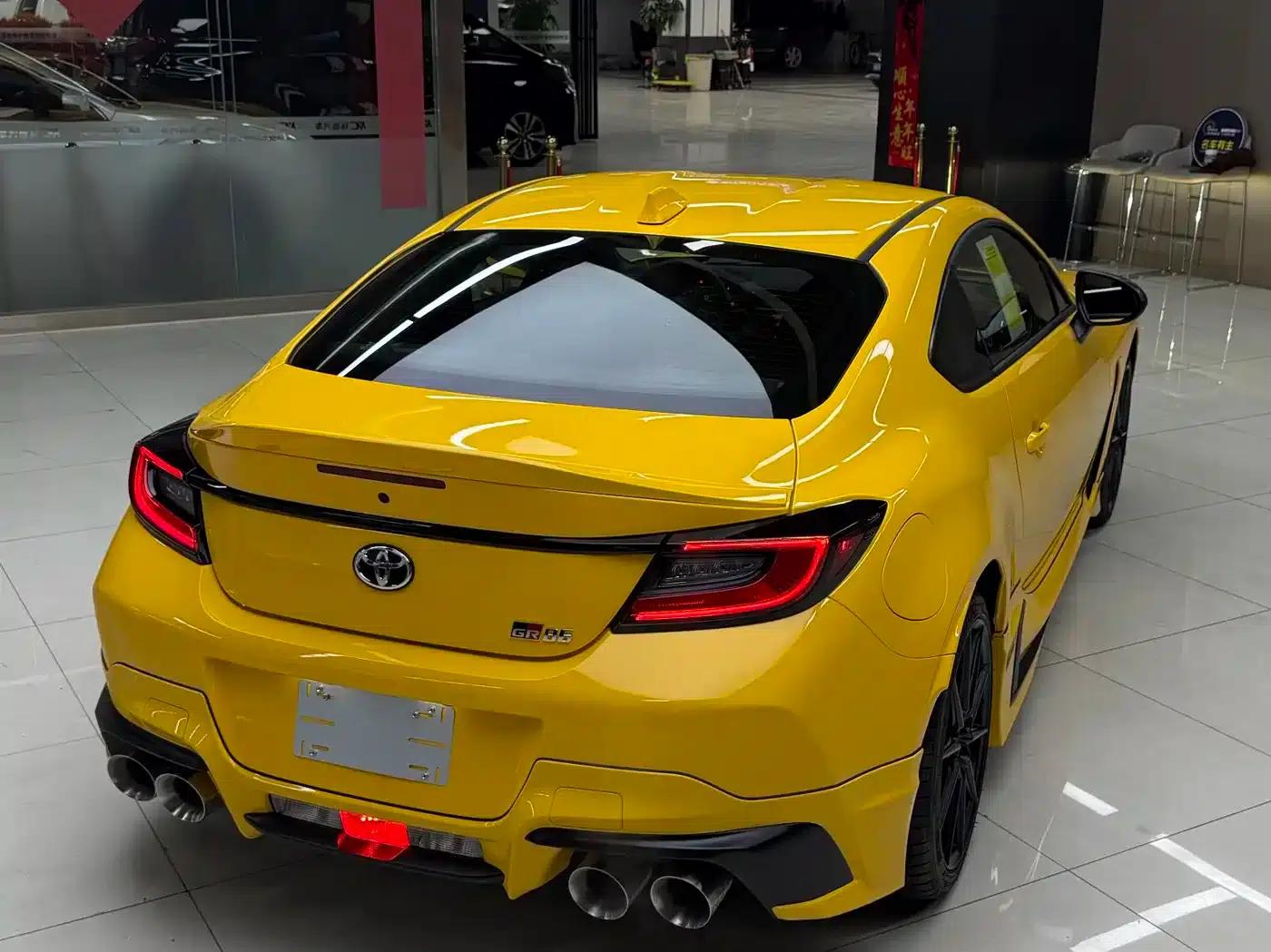 Toyota 86 2026 2.4L GR 86 Yuzu Limited Edition — миниатюра 6