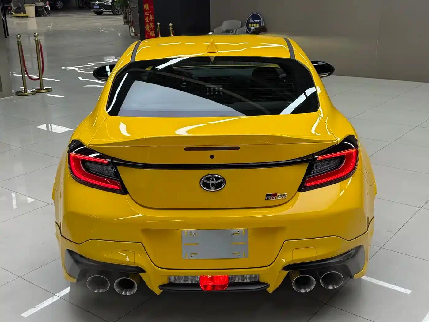 Toyota 86 2026 2.4L GR 86 Yuzu Limited Edition — миниатюра 7