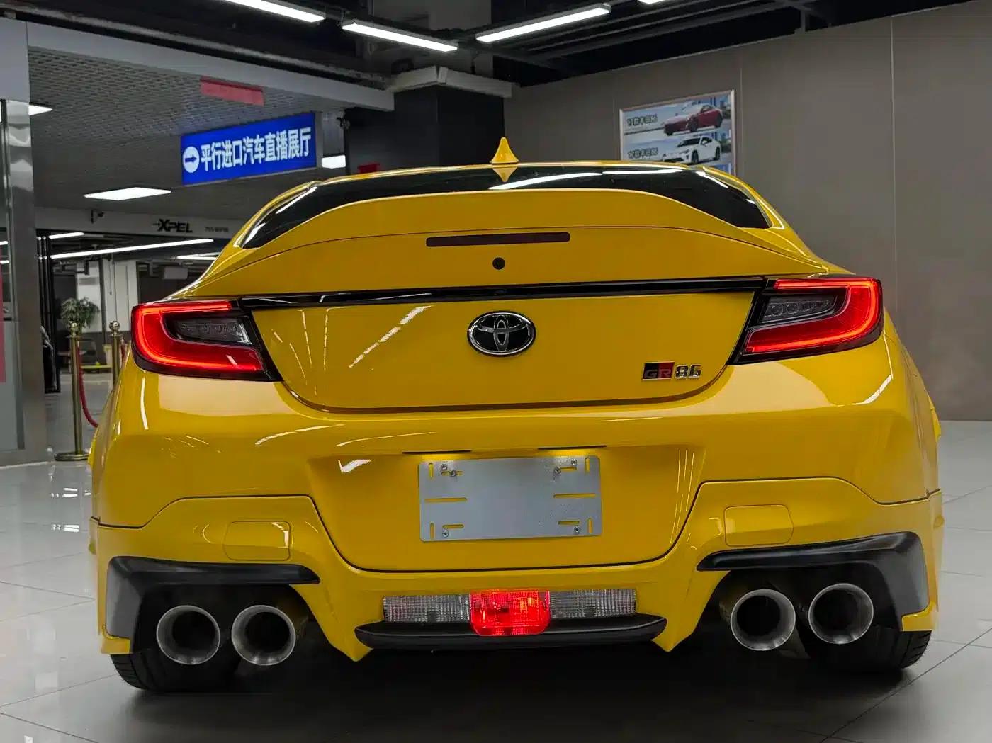 Toyota 86 2026 2.4L GR 86 Yuzu Limited Edition — миниатюра 8