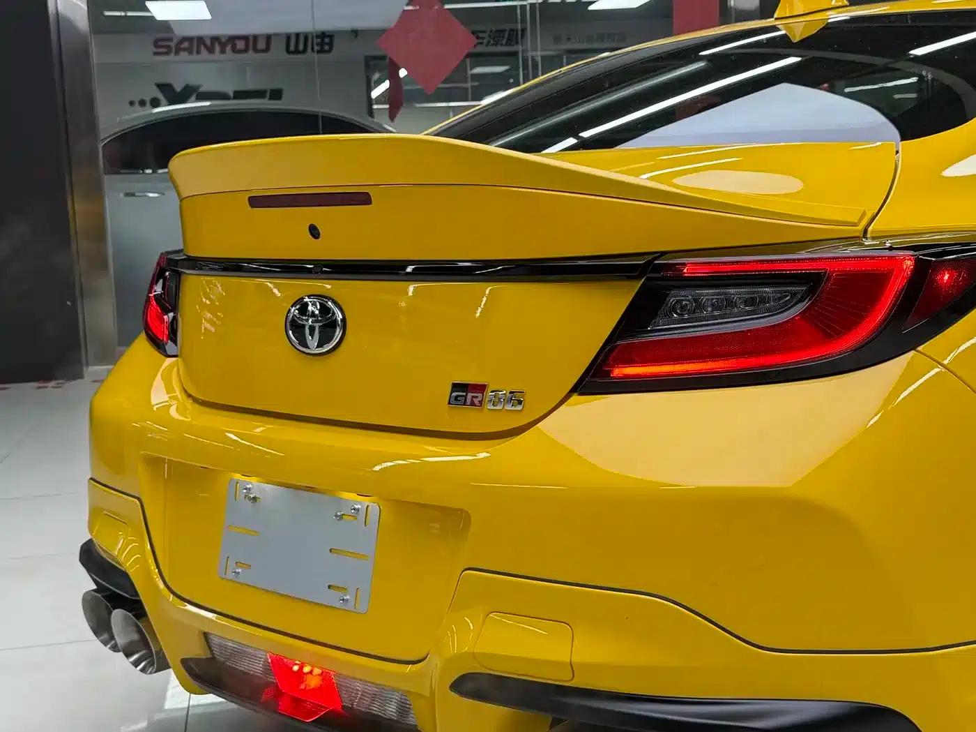 Toyota 86 2026 2.4L GR 86 Yuzu Limited Edition — миниатюра 9