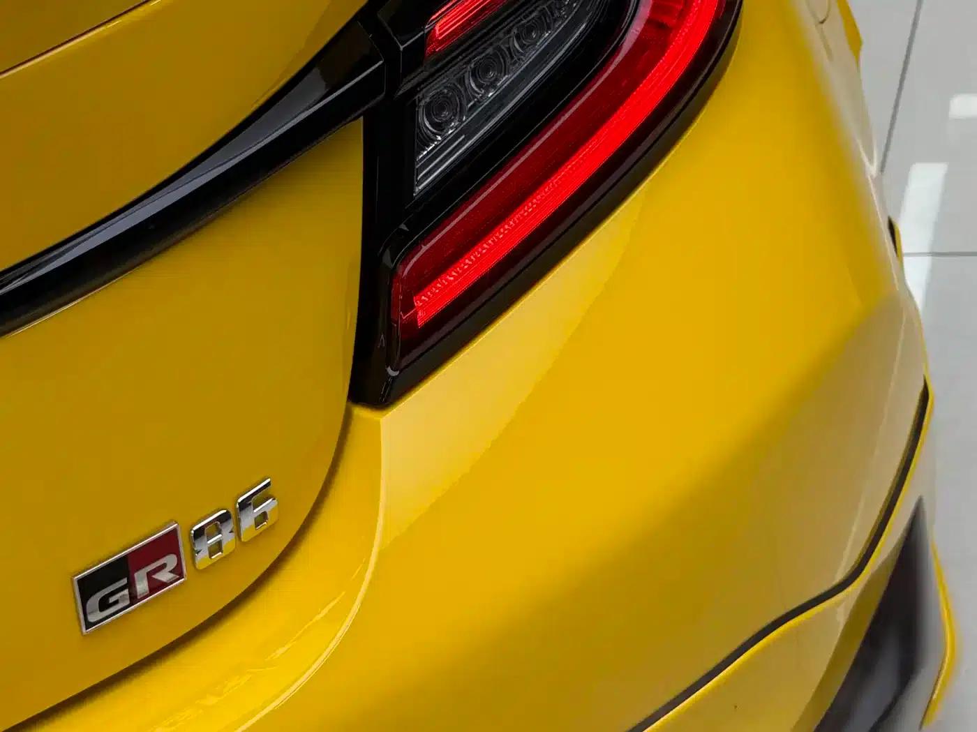 Toyota 86 2026 2.4L GR 86 Yuzu Limited Edition — миниатюра 10