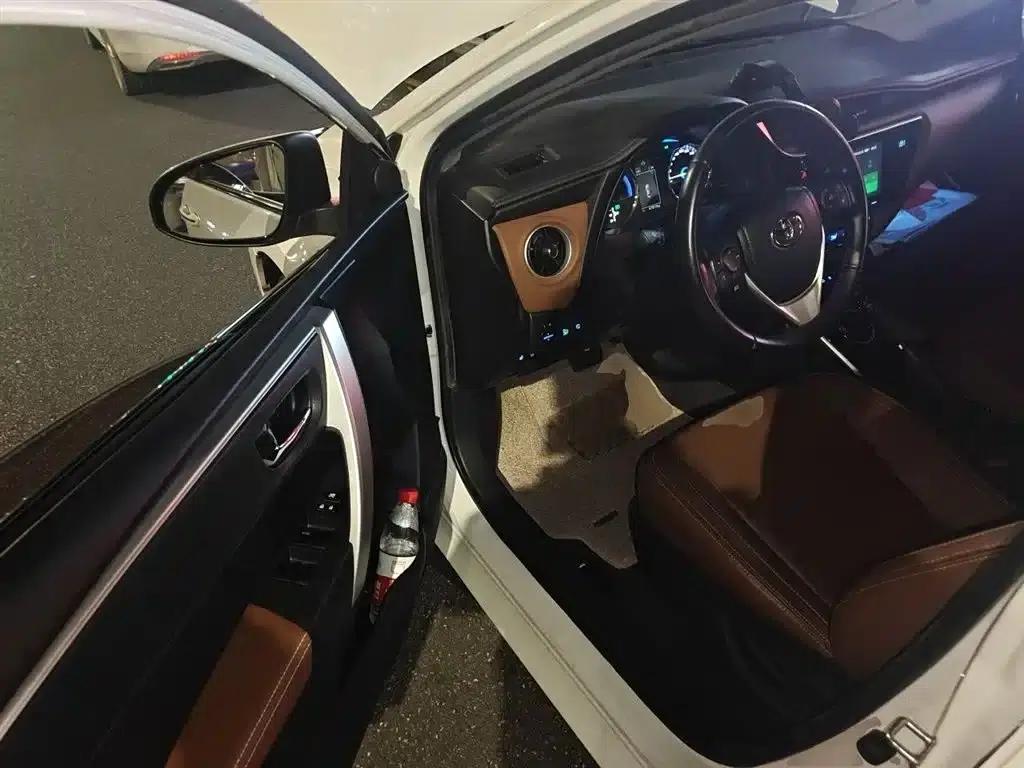 Corolla Hybrid E+ 2019 1.8L E-CVT Luxury Edition — миниатюра 13