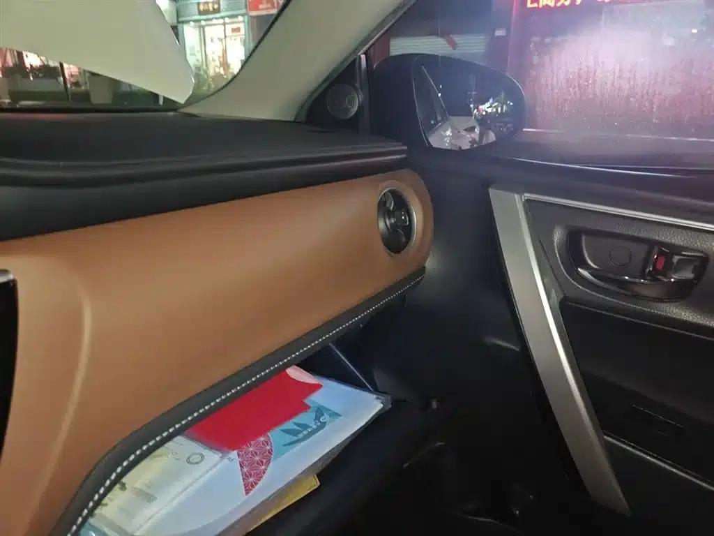 Corolla Hybrid E+ 2019 1.8L E-CVT Luxury Edition — миниатюра 22