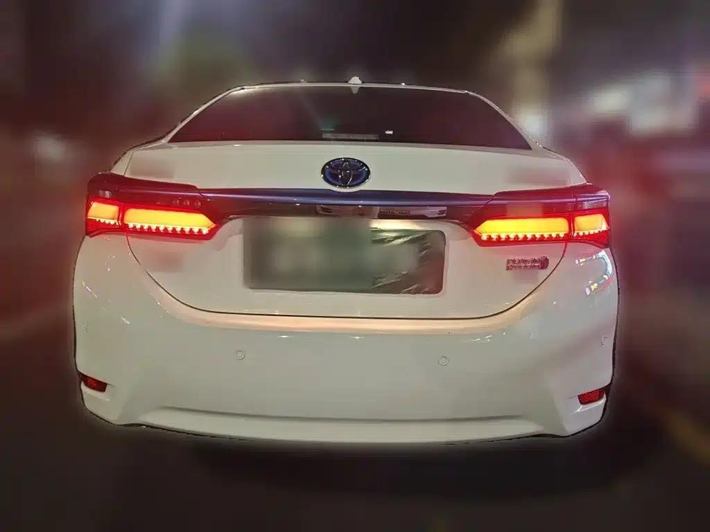 Corolla Hybrid E+ 2019 1.8L E-CVT Luxury Edition — миниатюра 4